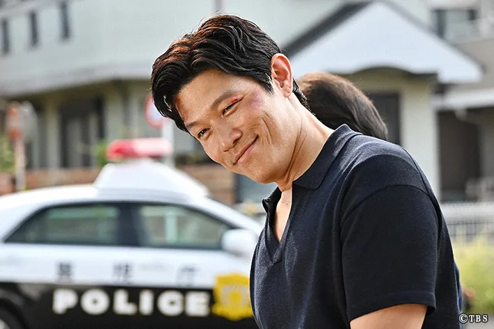 『リブート』に出演する鈴木亮平さんが写る場面写真