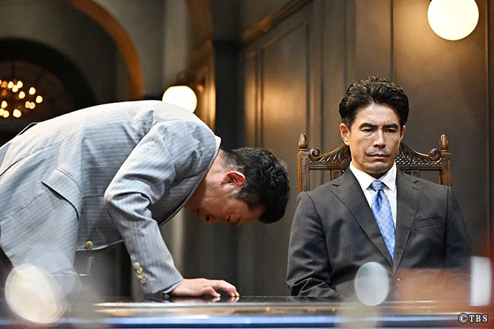 『リブート』に出演する北村有起哉さんと伊藤英明さんが写る場面写真