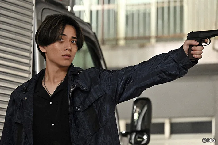 『リブート』に出演する永瀬廉さんが写る場面写真