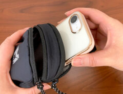 「どこにしまったっけ？」「いちいち下ろすのしんどい…」　リュックユーザーの悩みを一瞬で解決したポーチがこちら！