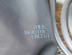 「もうちょっと収納力があれば…」に応えるノースフェイスの万能トート　「毎日使ってる」「スマホもスムーズに出し入れできた！」