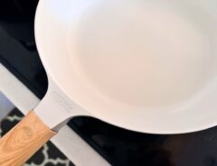 「軽くてこびりつかない！」「しかも汚れがサッと落ちる」フライパン選びに悩んだら『サーモス』がおすすめ！