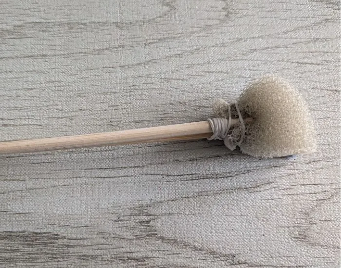 割り箸スポンジを作る様子（撮影：grapeライフハック編集部）