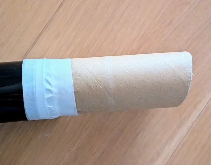 マスキングテープで固定した自作ノズル（撮影：grapeライフハック編集部）