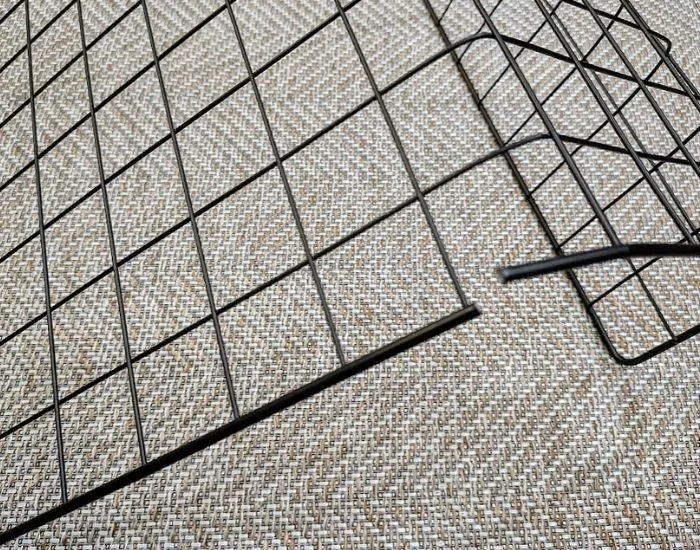 折れてしまったワイヤーネット