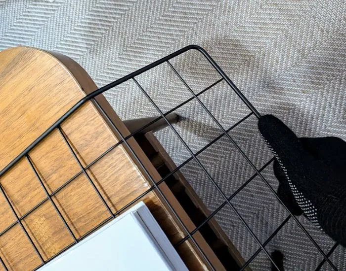 曲げている様子