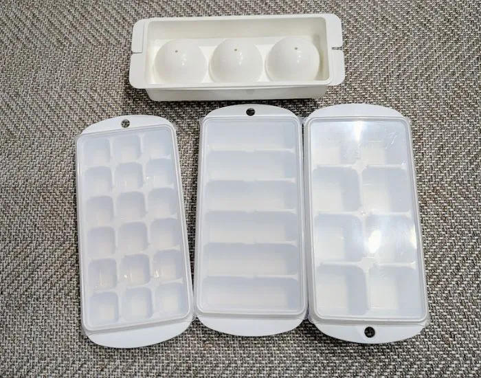 製氷皿のサイズ比較（撮影：grapeライフハック編集部）