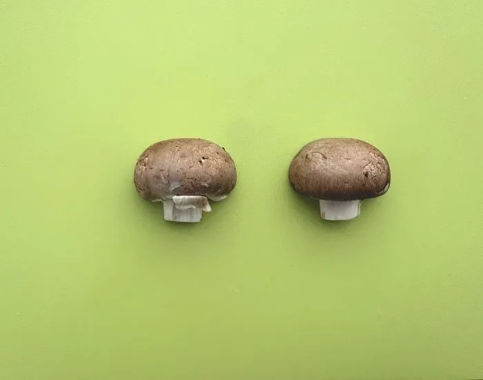 マッシュルームを半分にカットした様子