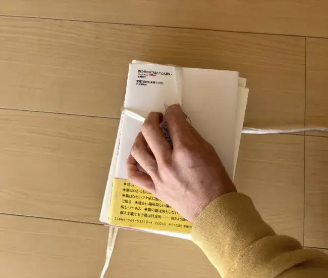 輪っかを角に引っかけた様子（撮影：grapeライフハック編集部）