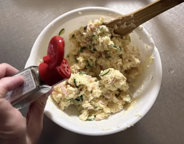 保存容器に入れたポテトサラダ