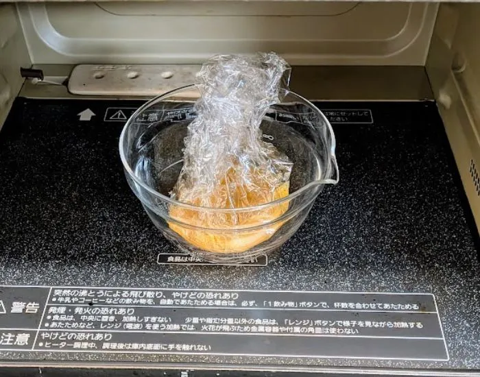 電子レンジで加熱した卵液の様子（撮影：grapeフード編集部）