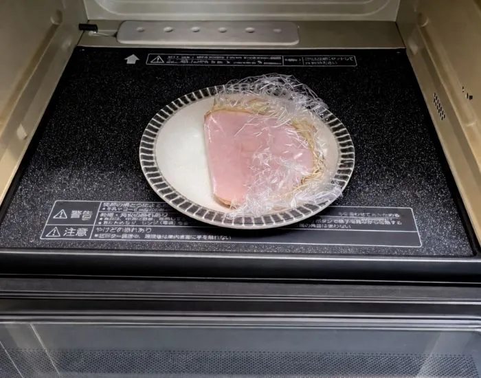 電子レンジで加熱した様子（撮影：grapeフード編集部）