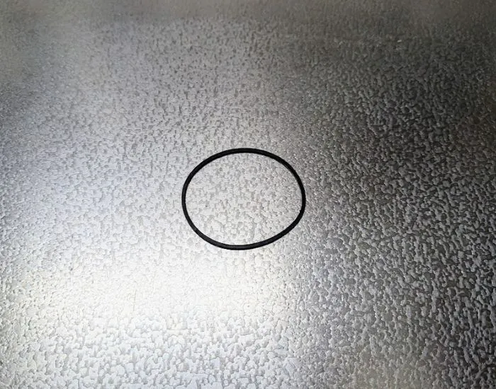 輪ゴムを置いた様子（撮影：grapeライフハック編集部）