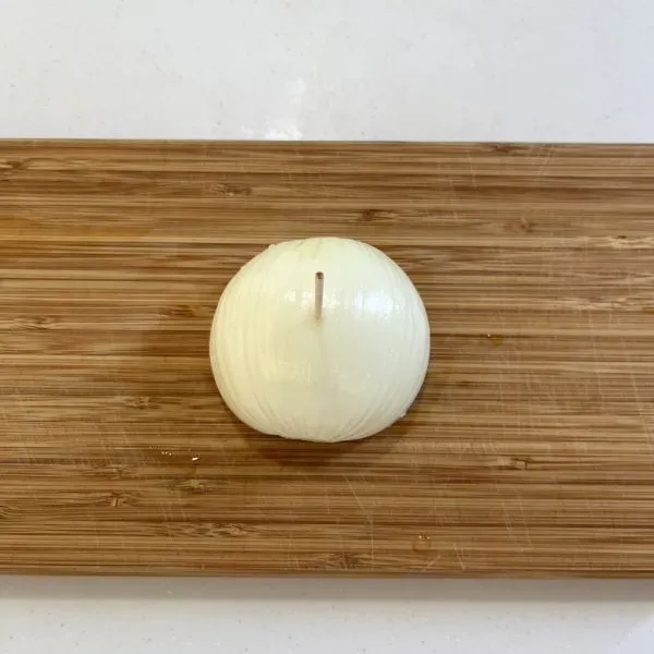 真ん中につまようじを刺した様子（撮影：grapeフード編集部）