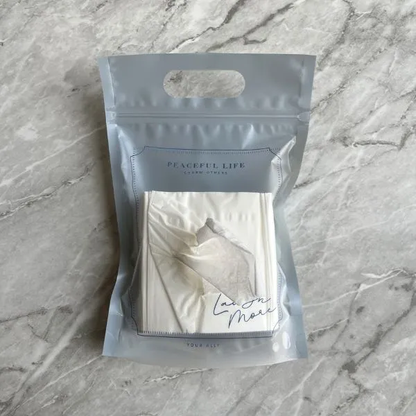 完成したハーフティッシュを手に持った様子（撮影：grapeライフハック編集部）