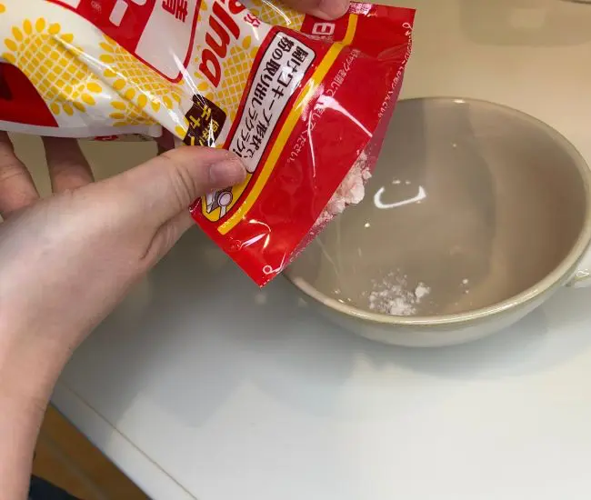 小麦粉の袋のチャック部分（撮影：grapeフード編集部）