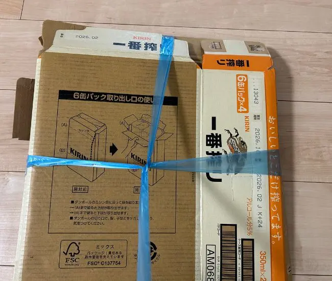 紐を通して固定する様子（撮影：grapeライフハック編集部）