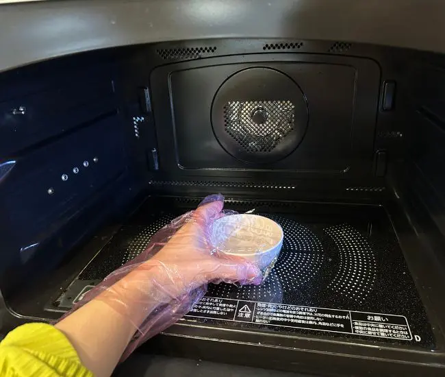 電子レンジで加熱してカラメル色になった様子（撮影：grapeフード編集部）