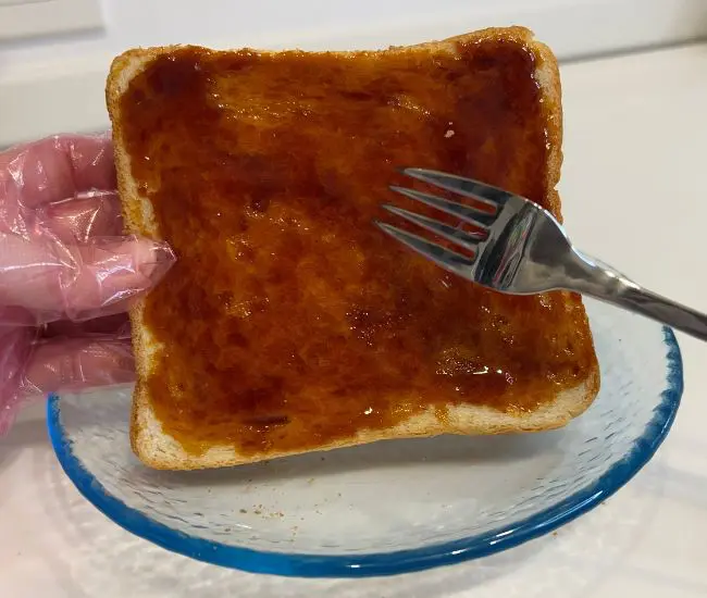 完成したクイニーアマン風トースト（撮影：grapeフード編集部）