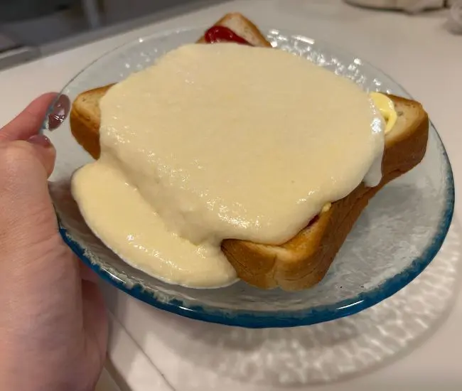 なめらかなチーズのアップ（撮影：grapeフード編集部）