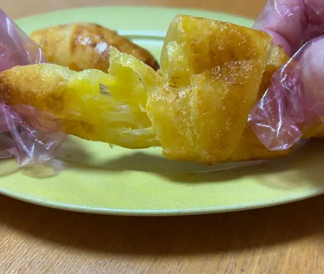 断面の食感が分かる様子（撮影：grapeフード編集部）