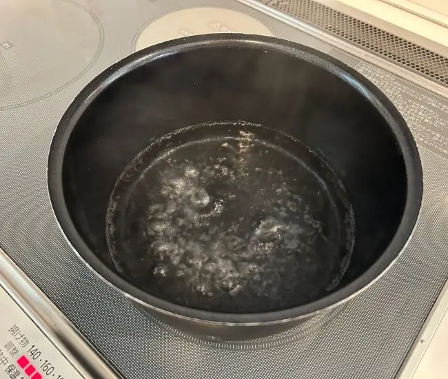 沸騰させている様子（撮影：grapeフード編集部）