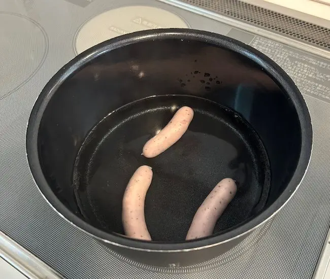 ウインナーを入れた様子（撮影：grapeフード編集部）