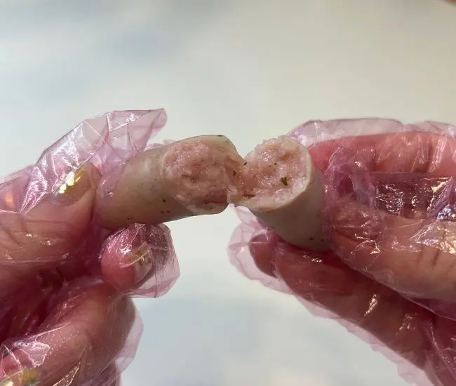 肉汁が出てきている様子（撮影：grapeフード編集部）