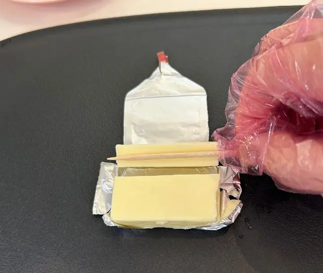 ベビーチーズをきれいにカットした様子（撮影：grapeフード編集部）