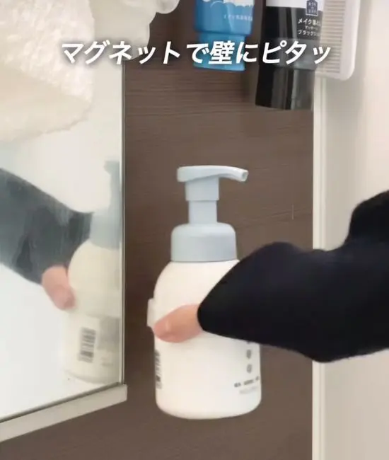 浴室の壁に取りつけた様子