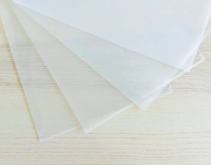 数枚のクリアケース