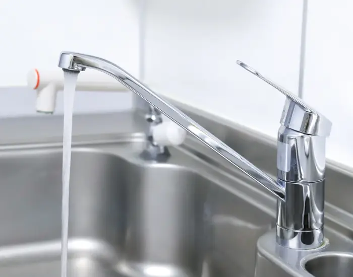 水が出ている蛇口