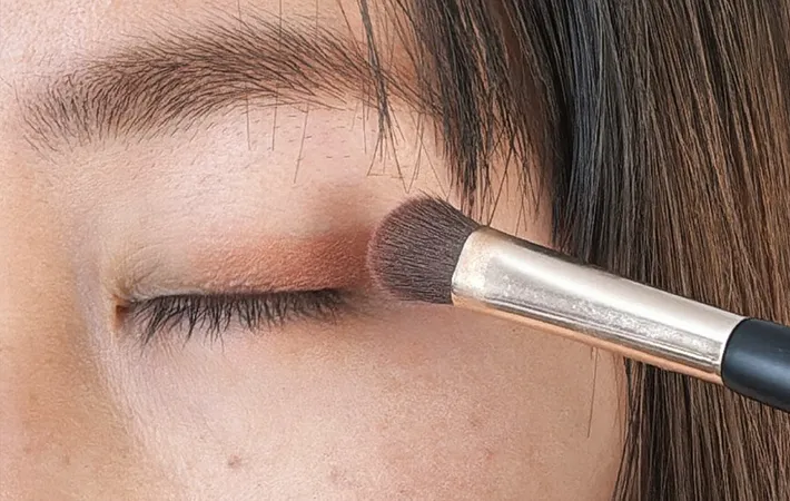 目元の写真（撮影：LUIS FIELD）