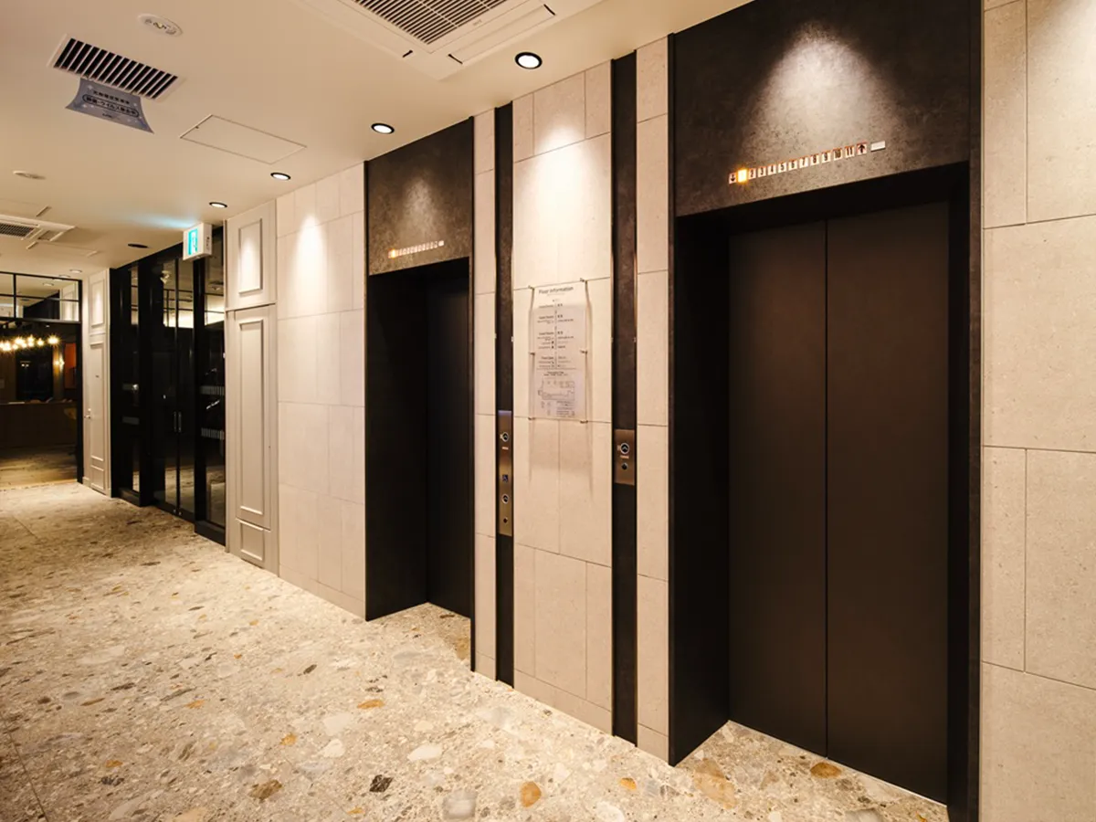 ホテルのエレベーターの写真