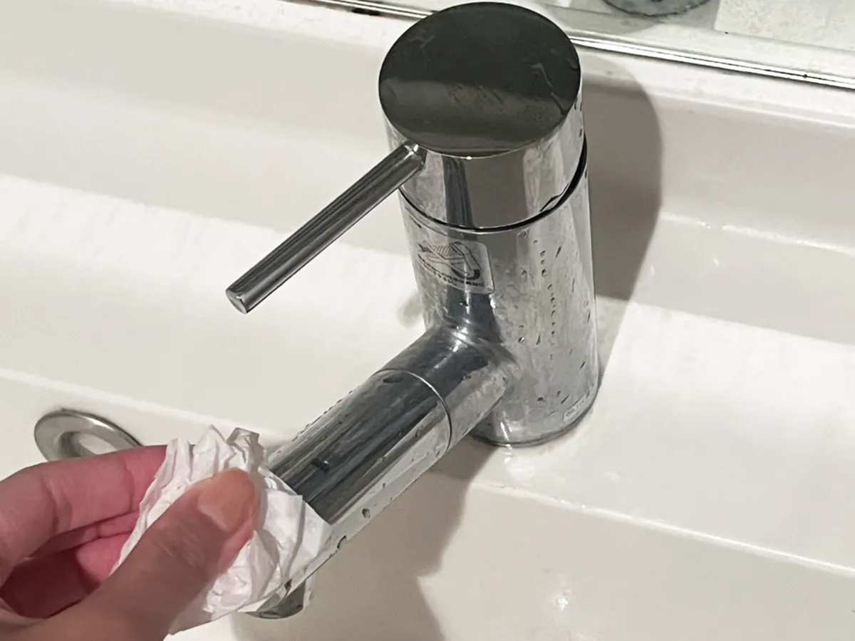 掃除中の蛇口の写真（撮影：grapeライフハック編集部）