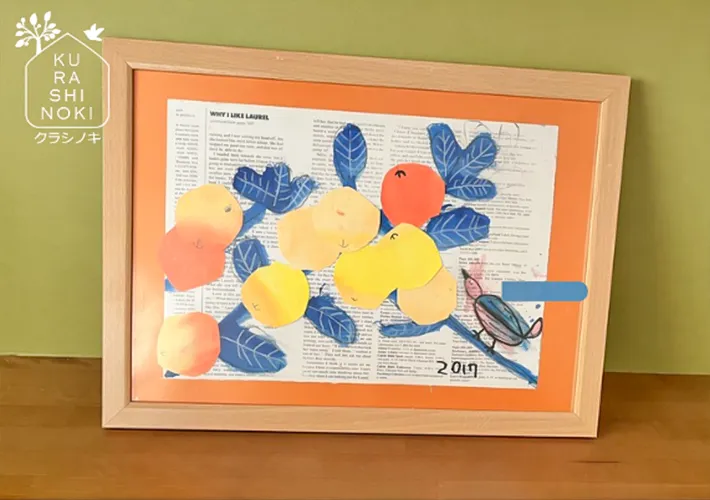 そっと立てかけるように飾ったポスターの写真