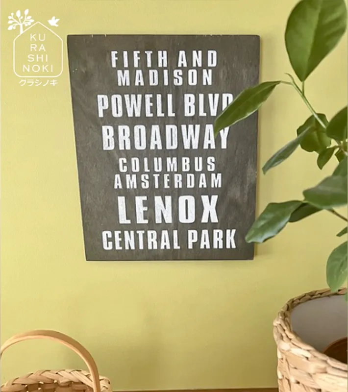 視線の高さに配置したポスターの写真