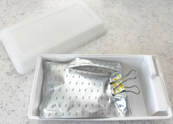 茶葉のパッケージを入れた画像（撮影：エニママ）