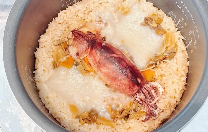 『もっちりいかめし風釜めし』を作る写真（撮影：キジカク）