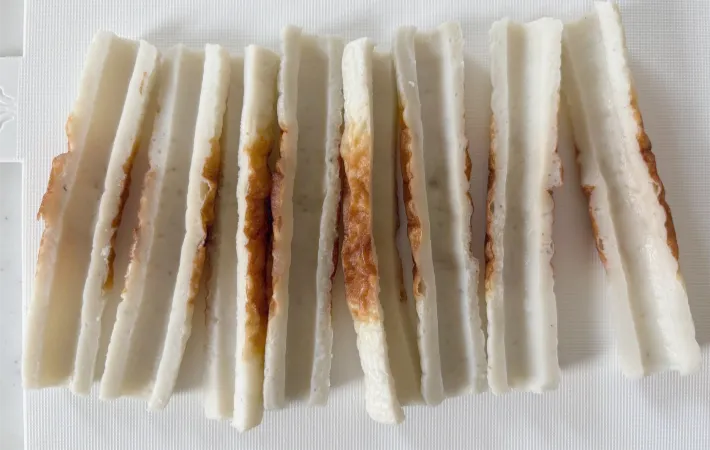 縦に切ったちくわの画像（撮影：エニママ）