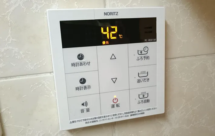 ノーリツ製の給湯器リモコンの写真（撮影：デジタル・コンテンツ・パブリッシング）