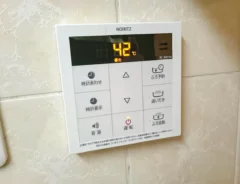 ノーリツ製の給湯器リモコンの写真（撮影：デジタル・コンテンツ・パブリッシング）