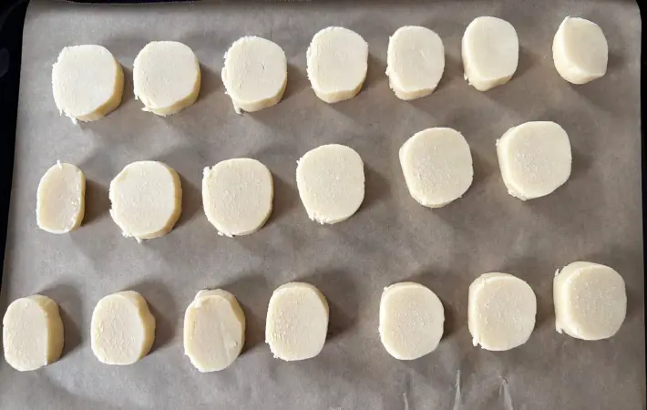 オーブントレーに並べた画像（撮影：エニママ）