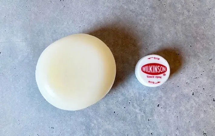 石鹸とペットボトルキャップの画像（撮影：エニママ）