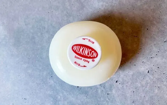 石鹸にペットボトルキャップを付けた画像（撮影：エニママ）