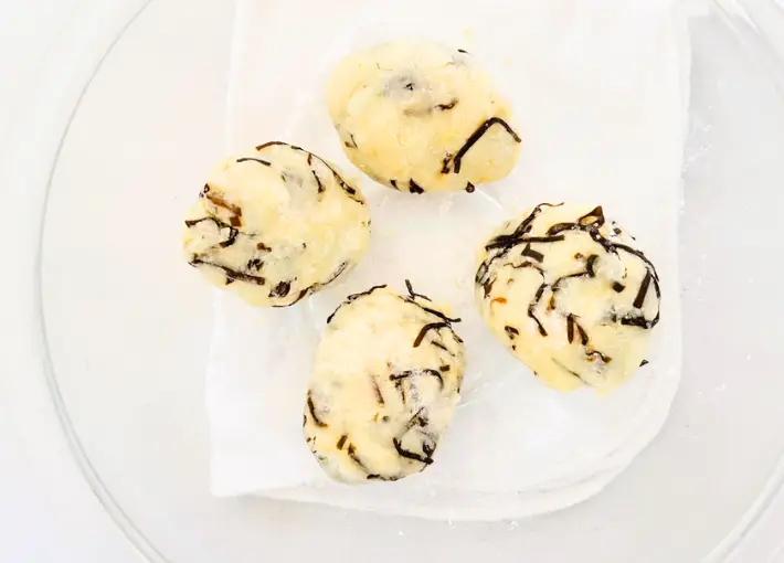 4等分して成形した画像（撮影：エニママ）