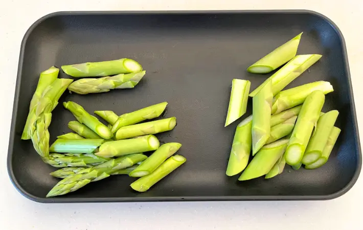 切ったアスパラの画像（撮影：エニママ）