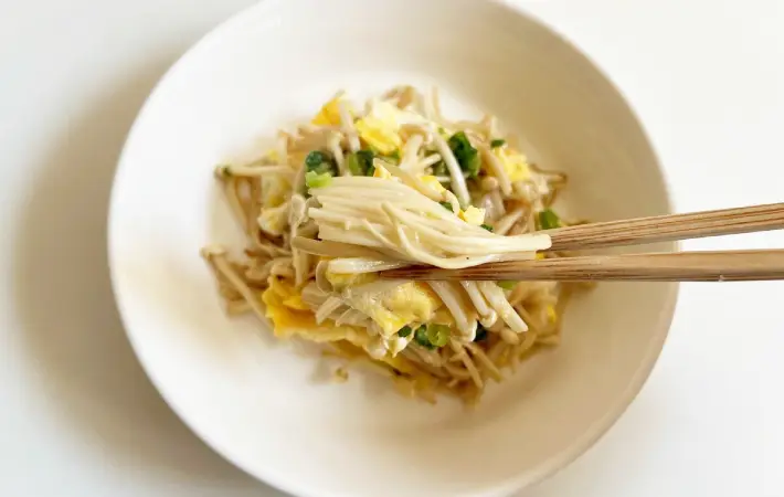 箸で持ち上げている画像（撮影：エニママ）