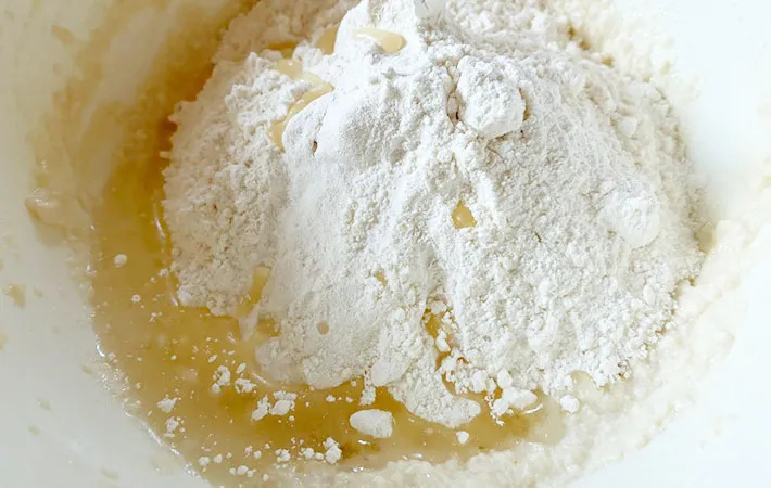 『ホケミ×豆腐で作るパン』の調理中画像2（撮影：エニママ）