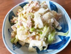 キャベツサラダが完成した場面（撮影：エニママ）